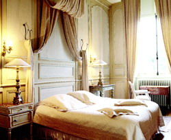 Near Mont Saint Michel, le Ch&acirc;teau de la Ballue